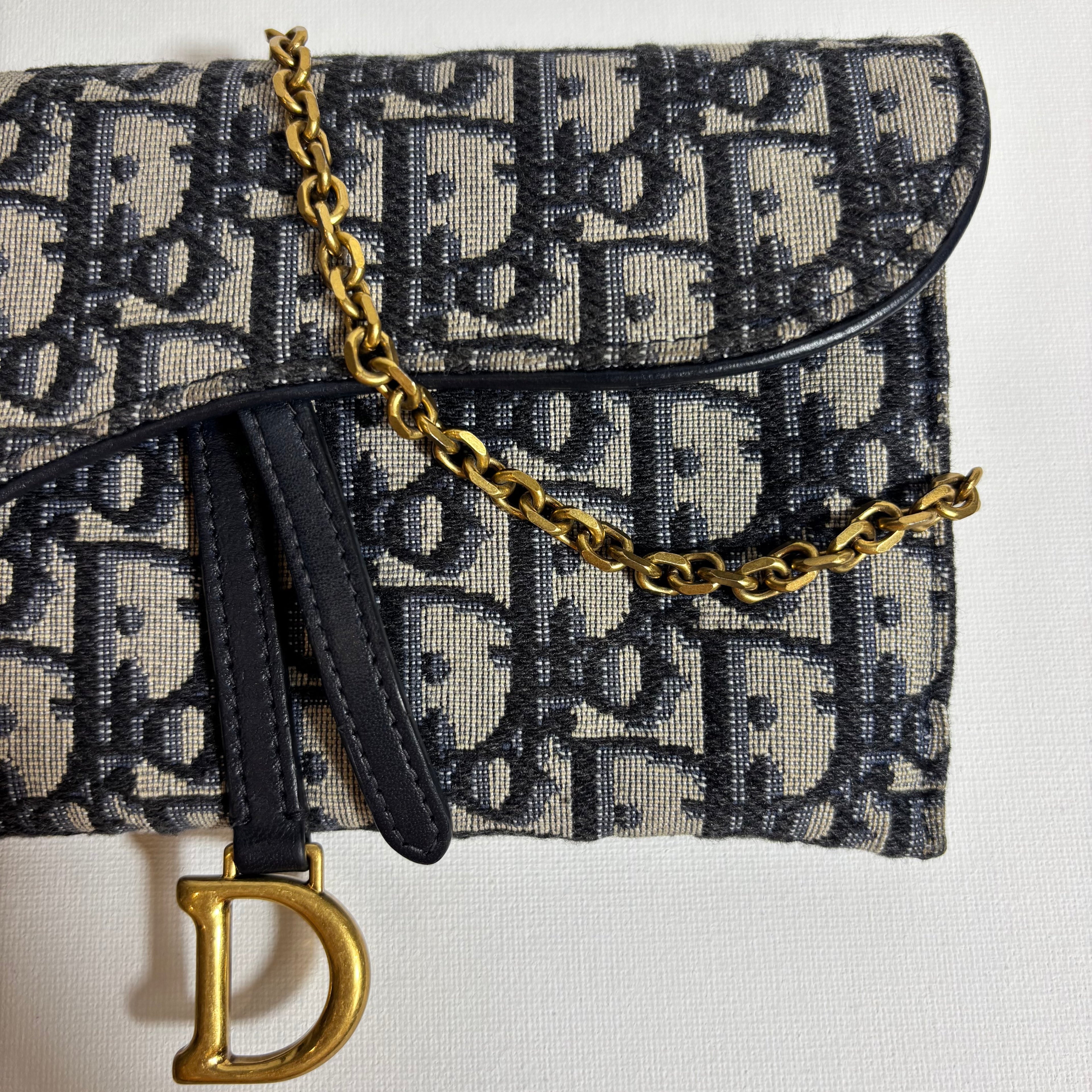 Small Saddle Pouch with Chain