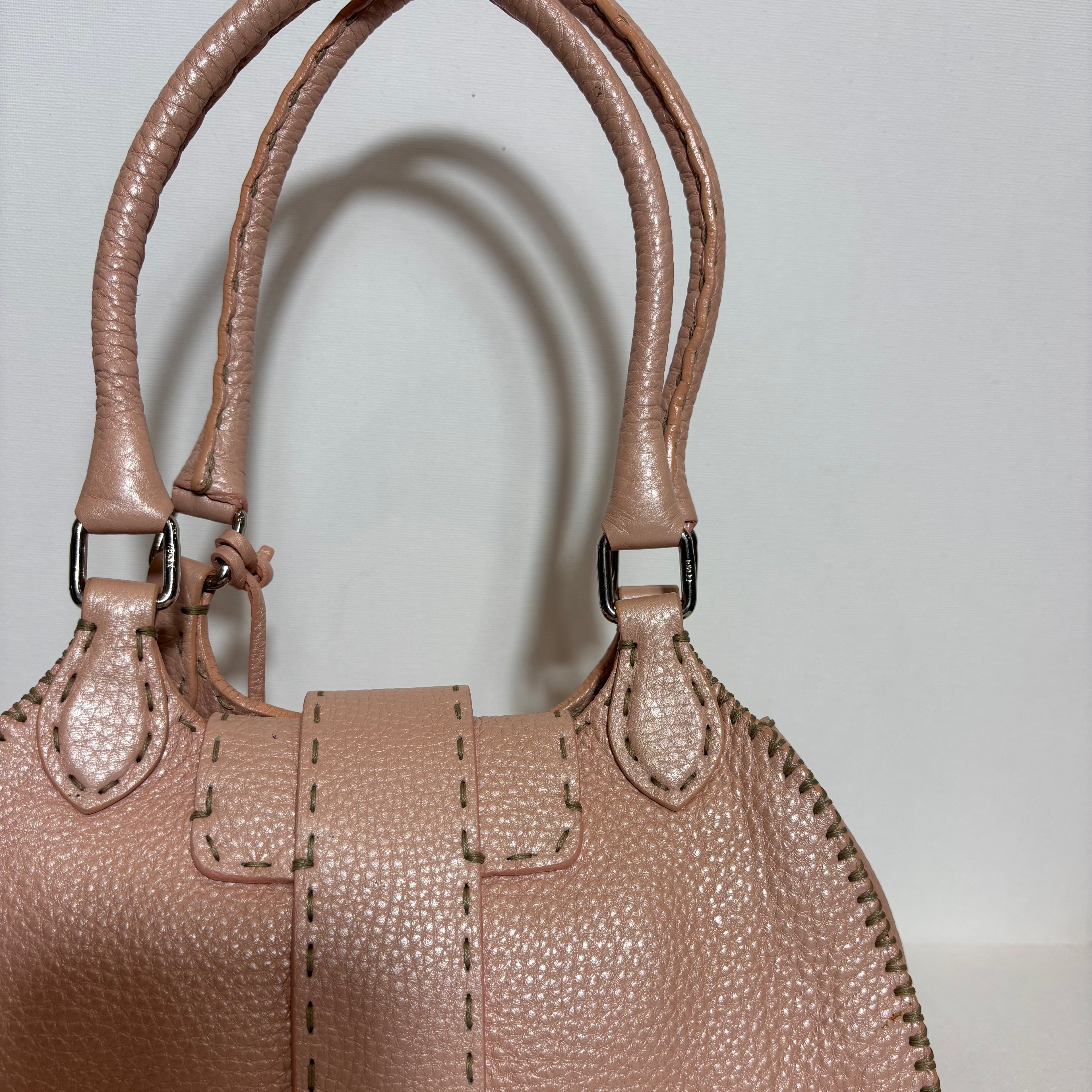 Selleria Sporty Shoulder Bag & Kitten Heels