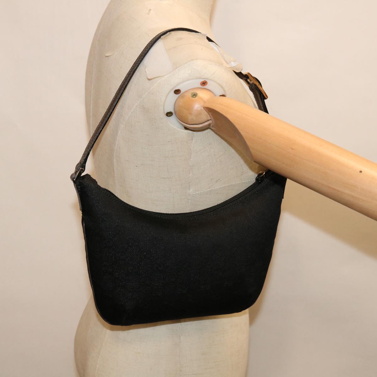 GG Canvas Shoulder Bag