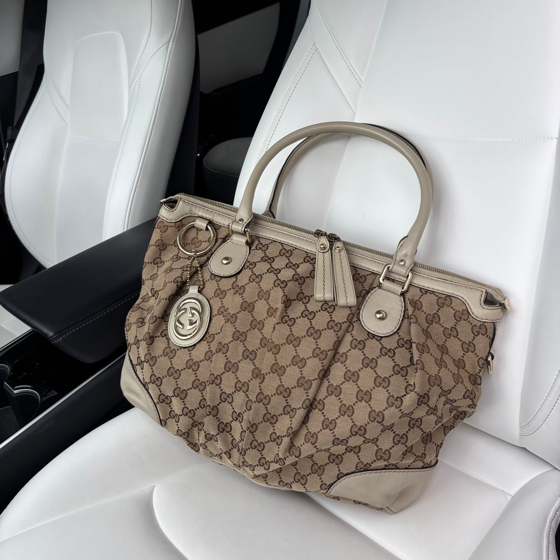 GG Canvas Sukey 2-Way Handbag in Beige and Gold